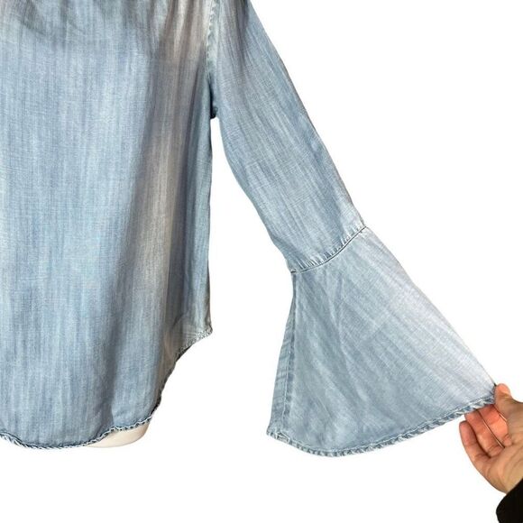 Cloth & Stone Chambray Top With Bell Sleeves Size  Small - Picture 4 of 10